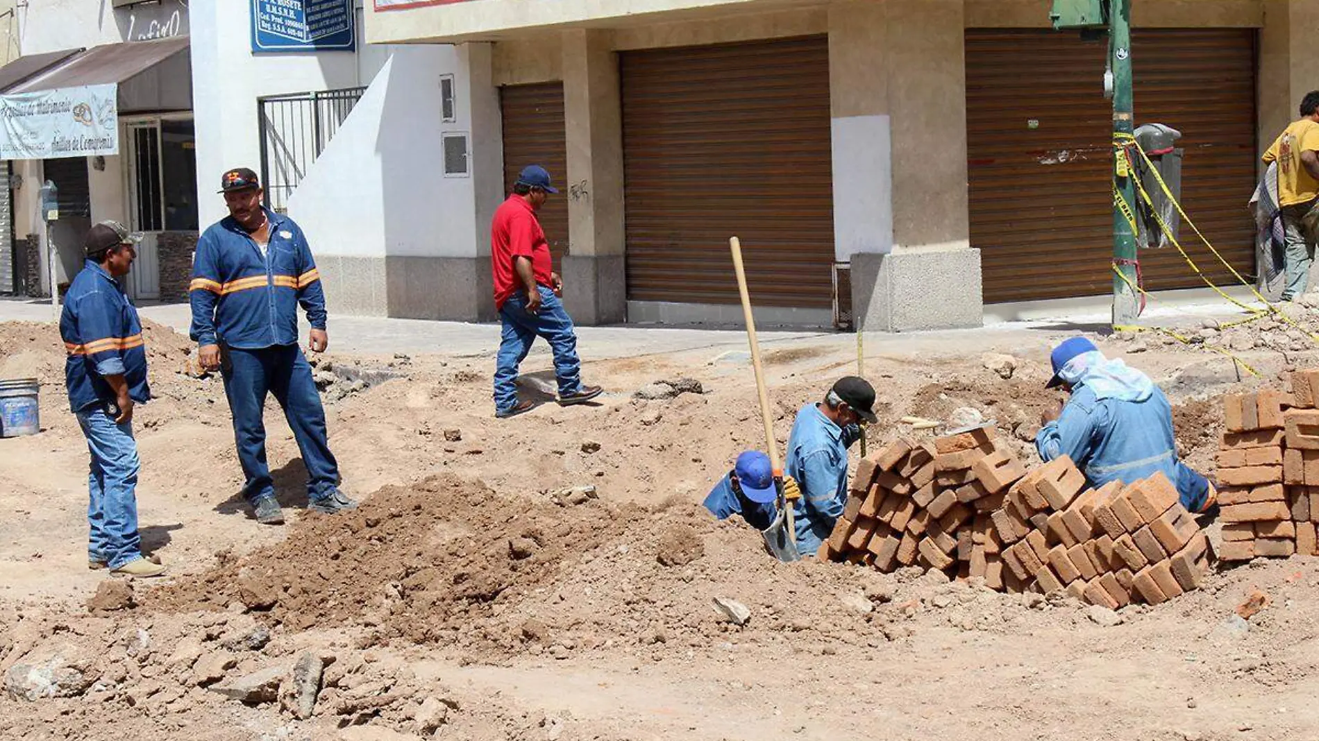 Trabajadores recarpeteo matamoros - Mike Acosta (1)